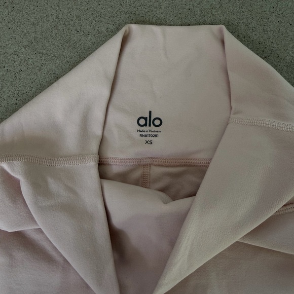 ALO Yoga Women's Light Pink Bike Shorts - Picture 3 of 3